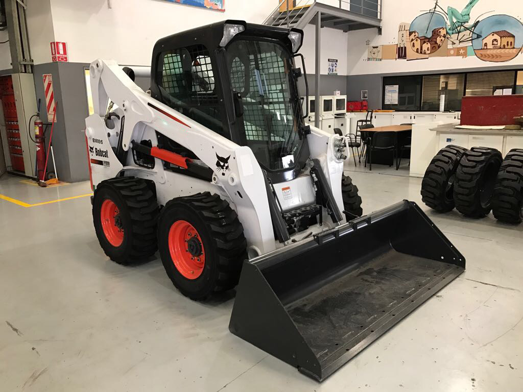 Minicargadora Bobcat S-650