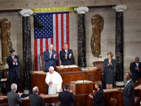 Papa sobre la venta de armas: El dinero está empapado en sangre