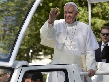 Papa llamó a obispos a que "no teman darles la bienvenida" a los inmigrantes