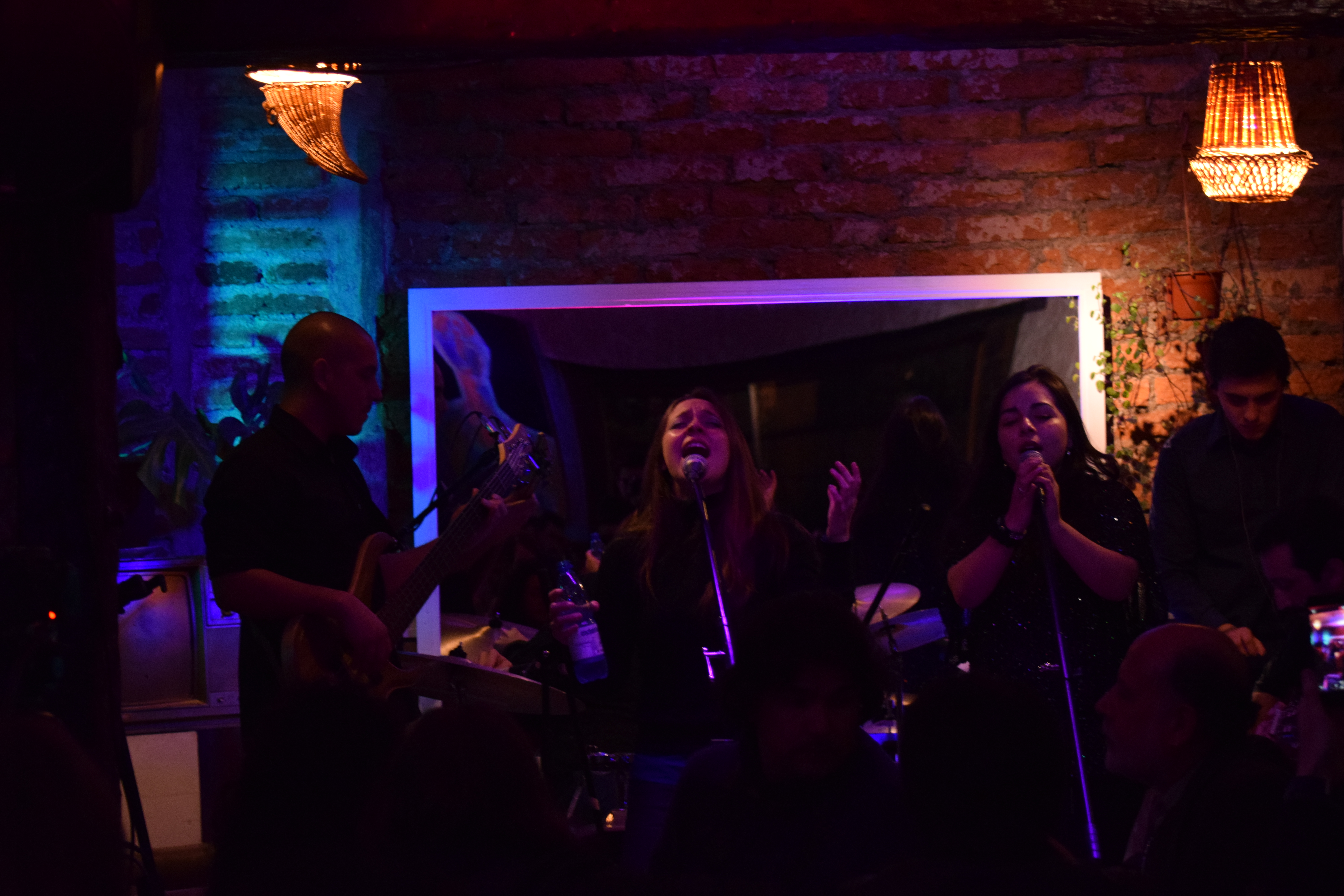 Debut en Bar Galería Aura