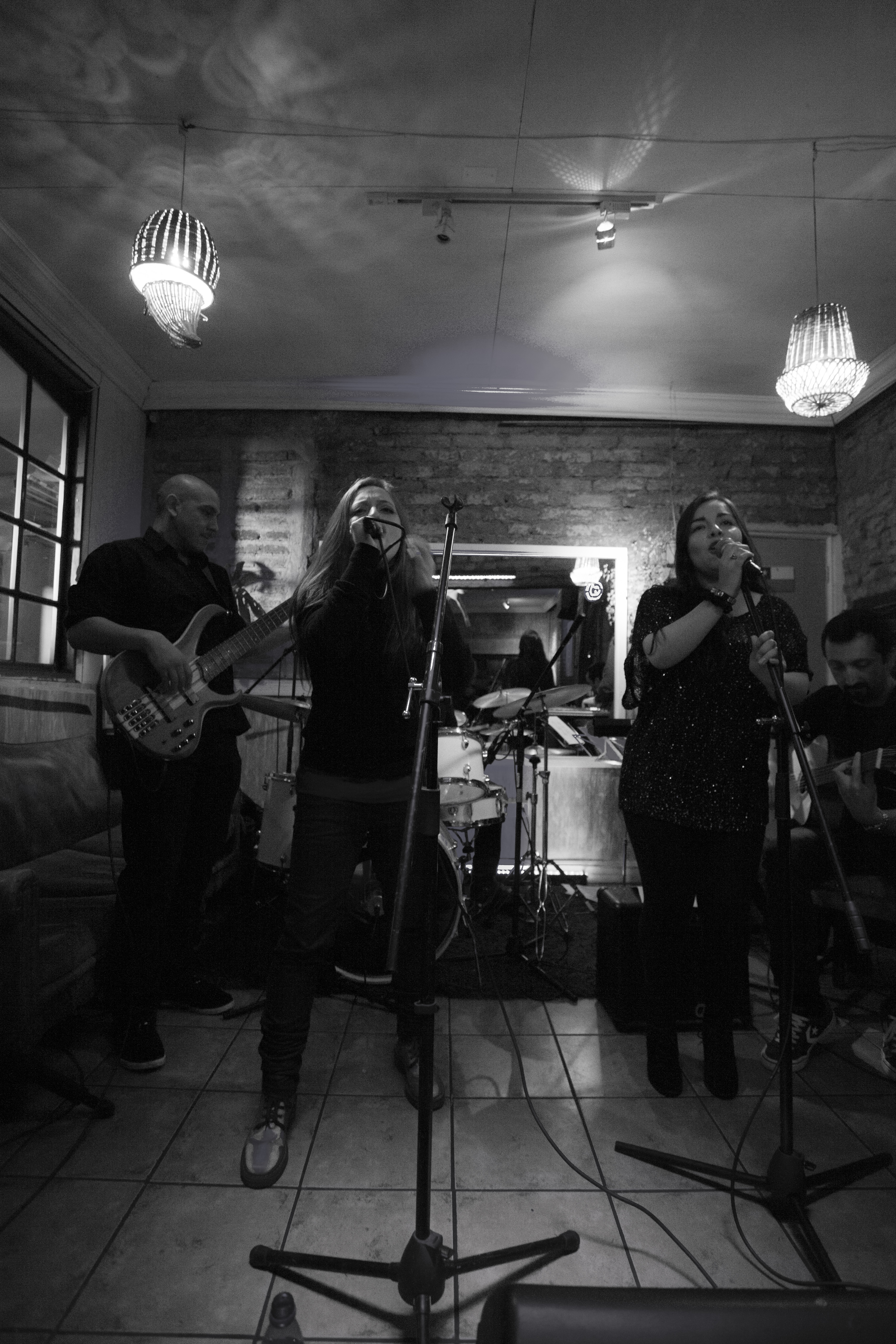 Debut en Bar Galería Aura