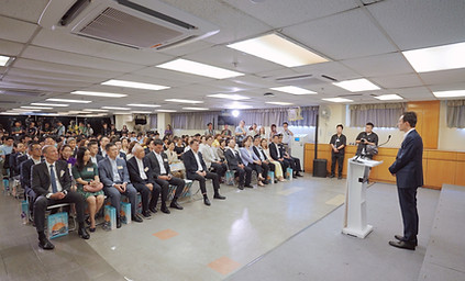 啟動禮 stage with audience_edited.jpg