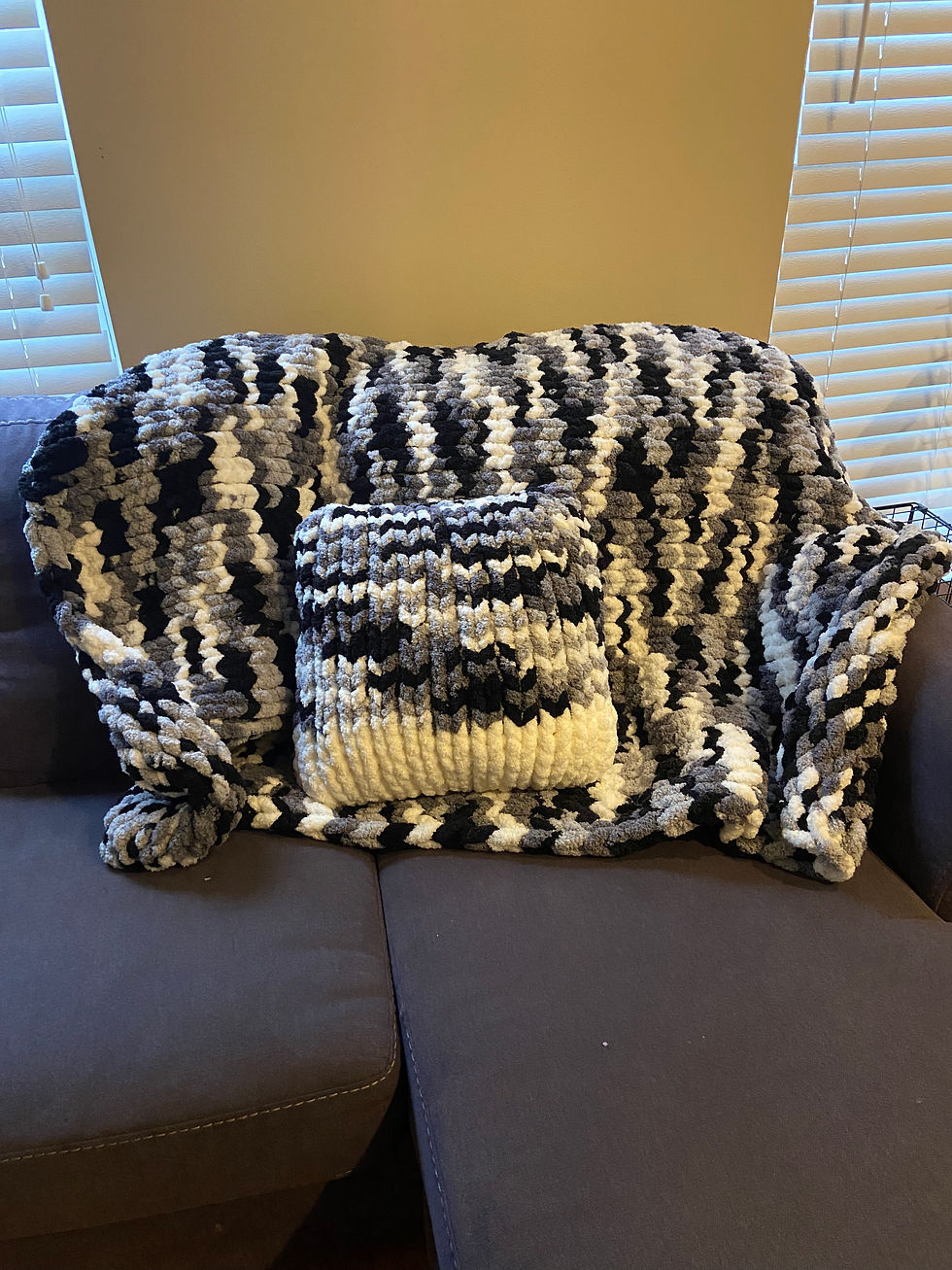 Thumbnail: Chunky Knit Pillows (Set of 2)
