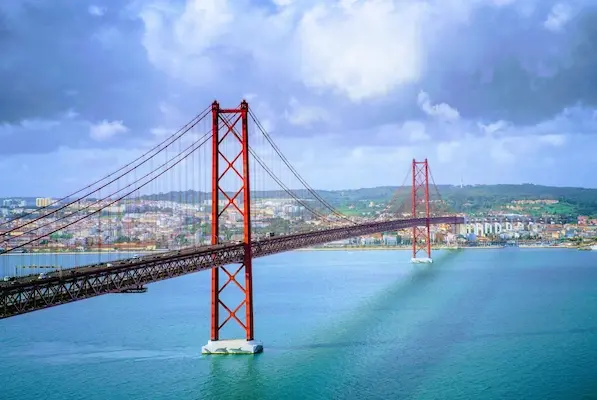 Ponte 25 abril from statue (1).webp
