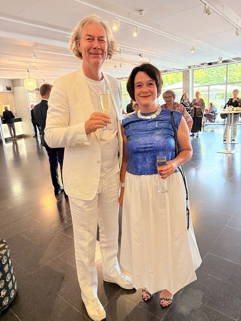 Arkitektparet Caroline och PJ Dahl njöt i fulla drag av den skräckfyllda operakvällen.