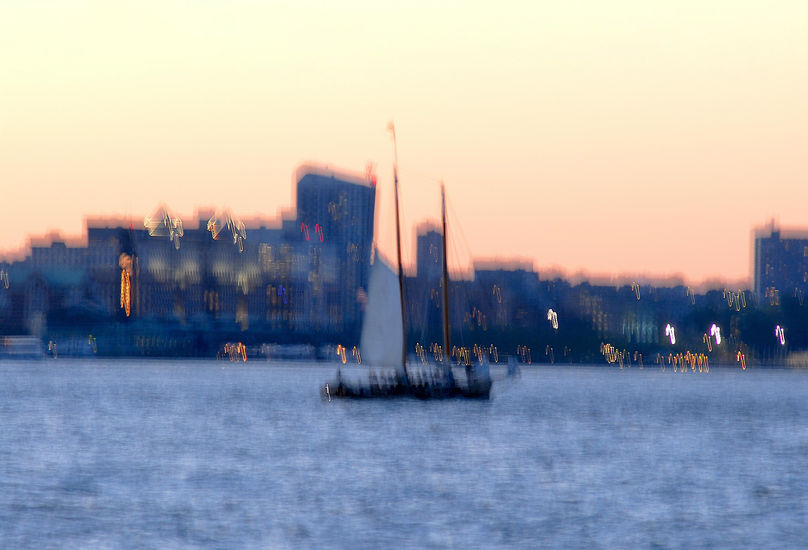 Sailing the evening Hudson