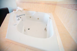 Jacuzzi Tub 2