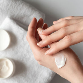 Rejuvenescimento das mãos: o protocolo completo que trata volume, colágeno e qualidade da pele em uma única sessão