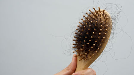 Canetas emagrecedoras causam queda e afinamento do cabelo?