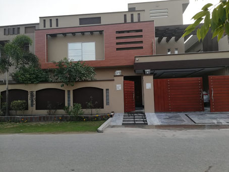 1 Kanal Upper portion Available For Rent In Gulshen e Lahore.