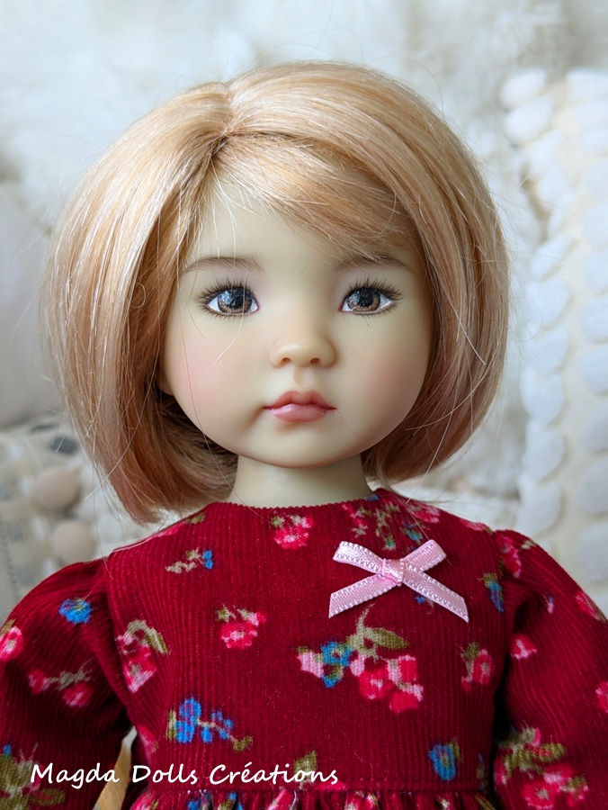 Miniaturbild: Robe en velours fleuri rouge pour Fashion Friends Dolls ou Little Darling
