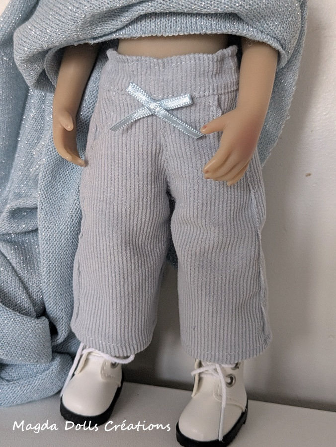 Thumbnail: 9/12 Jupe-culotte en velours milleraies bleu clair. 6 tailles