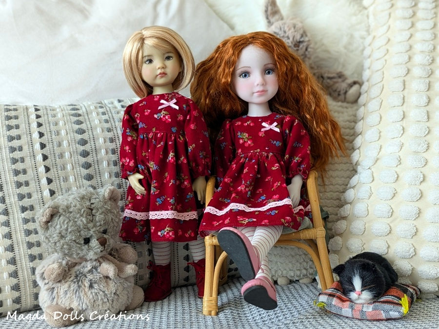 Miniature : Robe en velours fleuri rouge pour Fashion Friends Dolls ou Little Darling