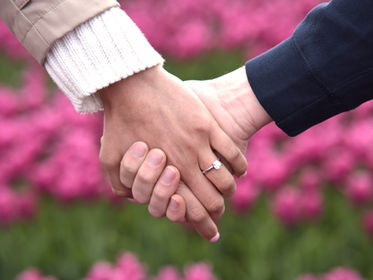 Expert guide to choose the perfect engagement ring your fiancé would love