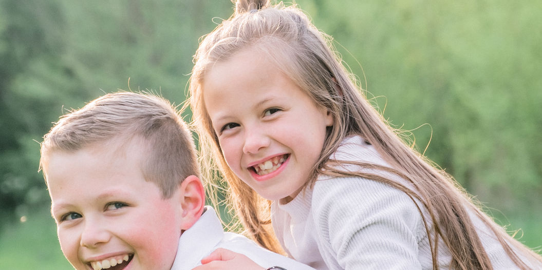 Familiefotograaf, familiefotoshoot, betuwe fotograaf, gezinsfoto, zwangerschapsfotoshoot, familiefoto