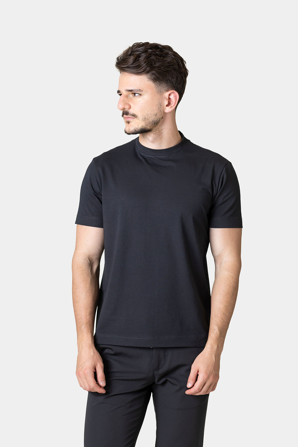 Tricou basic din bumbac negru pentru bărbați, vedere frontală