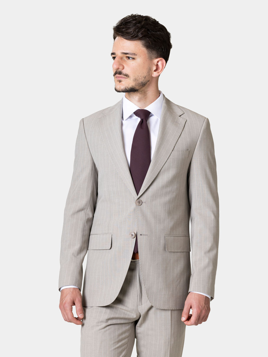 Costum bej cu dungi fine din lână pentru bărbați, vedere semi-profil