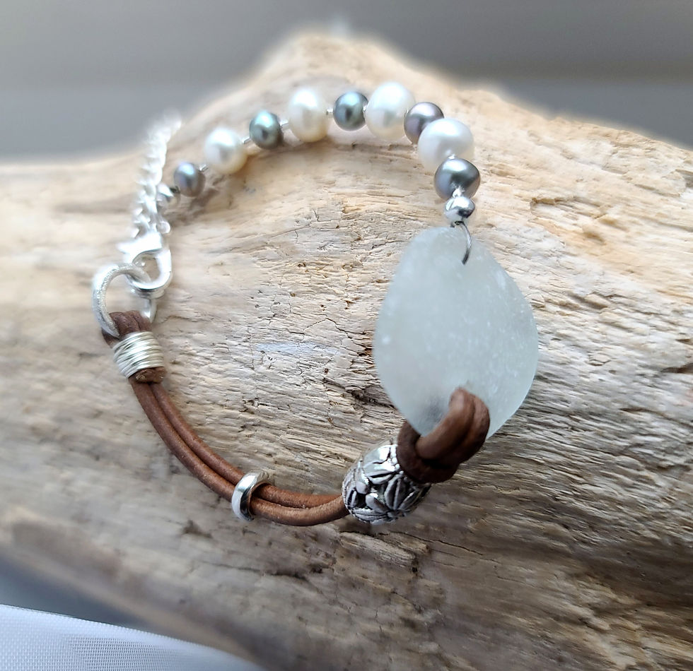 Thumbnail: Mint beach glass honey leather cultured pearl bracelet