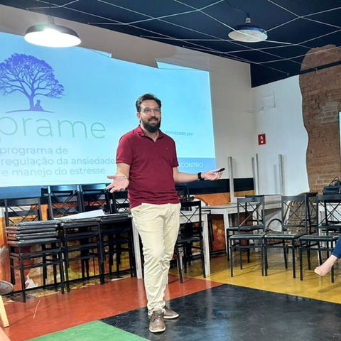 felipe doutel ministrando um evento