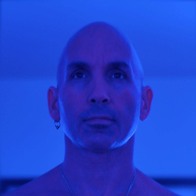 Frank Jacobs performing live music