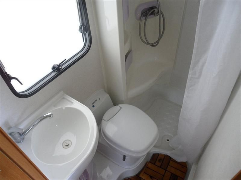 Baño de una autocaravana en Islandia - Autocaravanas Por Dentro: ¿Cómo son en Islandia?