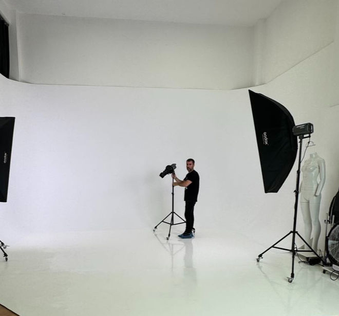 εσωτερικός χώρος με εξοπλισμό φωτισμού