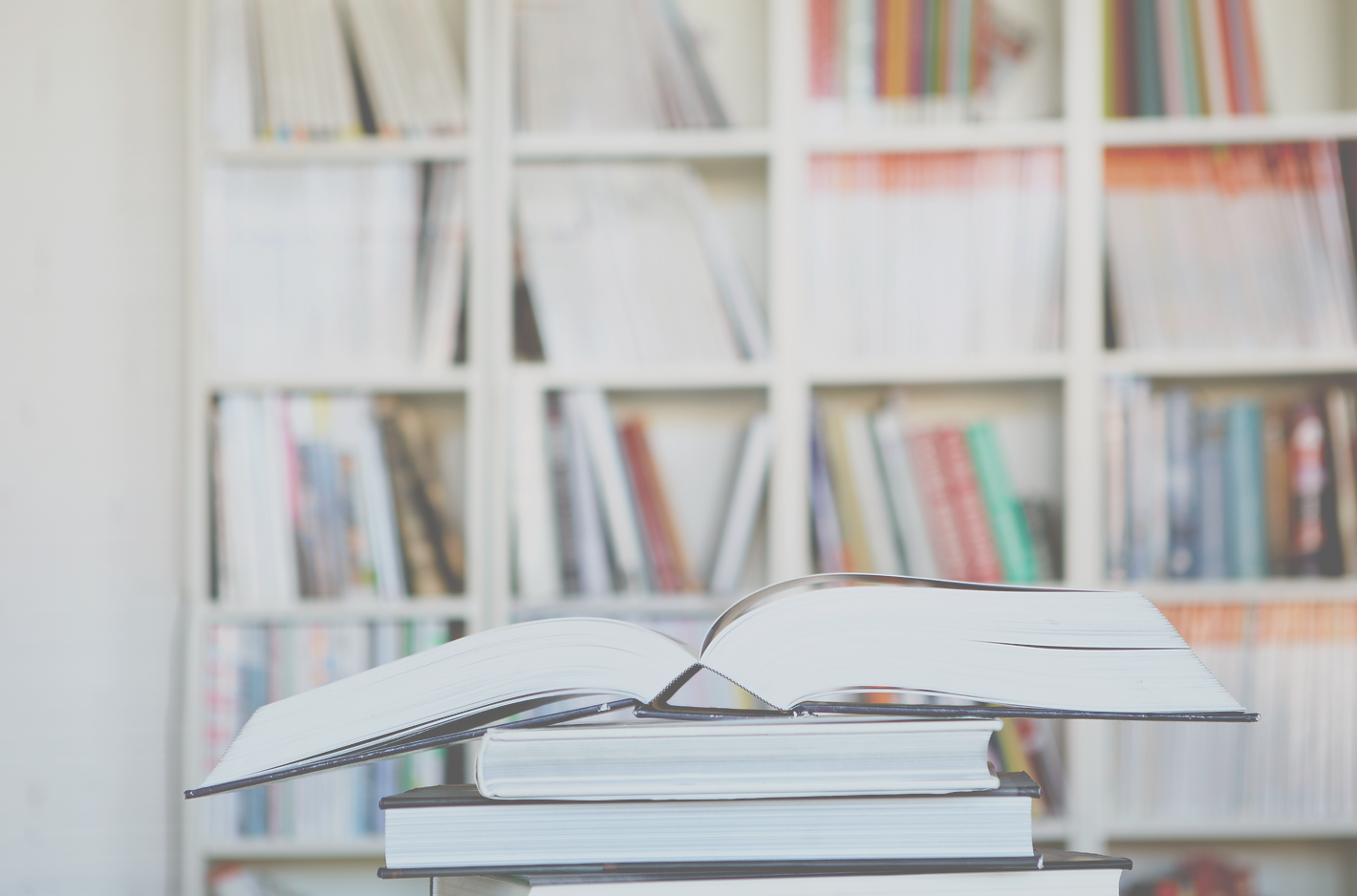 Education%20Books%20Bookshelfs_edited.pn