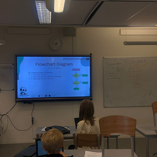 Kids learning hand-on about AI in Gowreads program