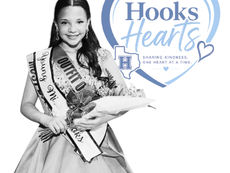 Hooks’ Katelyn McElroy uses platform to bring community together through kindness