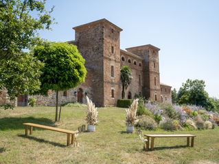 Organic neutral wedding in South West France, by Top Destination Wedding Planner