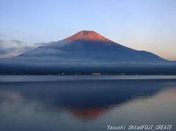 山中湖からの赤富士