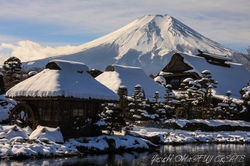 忍野村の雪景色と富士山