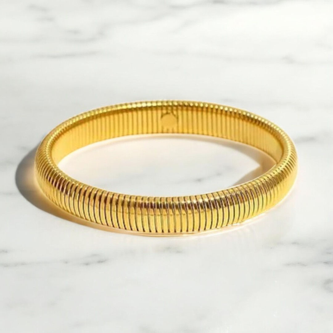 Single Golden Coil Beauty Bracelet