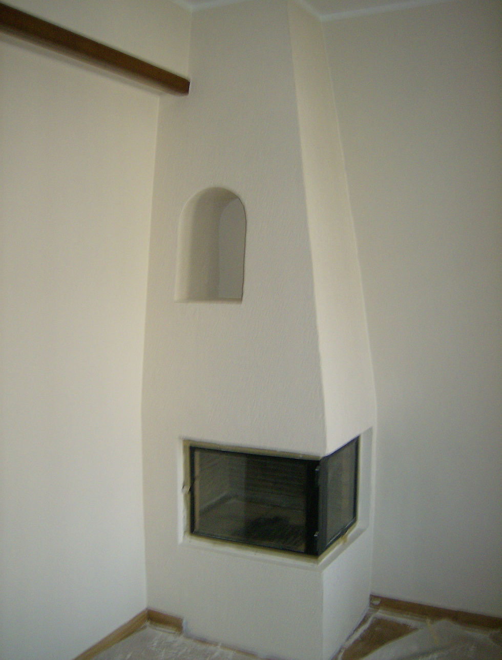 Kamin sa ugaonim lozistem J11