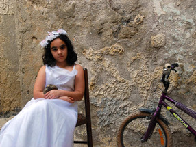 Miracula /mərǽkjələ/ (female)