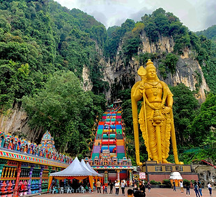 Batu_Caves_stairs_2022-05.jpg