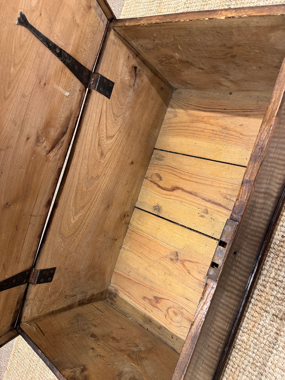 Thumbnail: Victorian Elm Trunk 