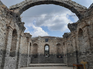 Потопената църква язовирЖребчево през 2022 година над водата