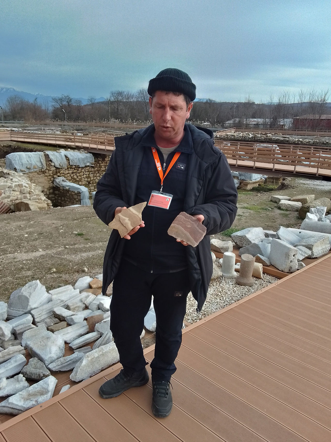 Гидът ни в Хераклея Синтика