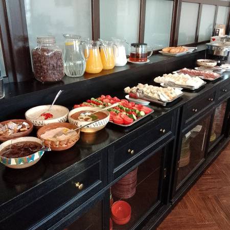 Блок маса хотел Ешелница закуска