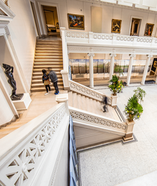 The lobby of the New Orleans Museum of Art