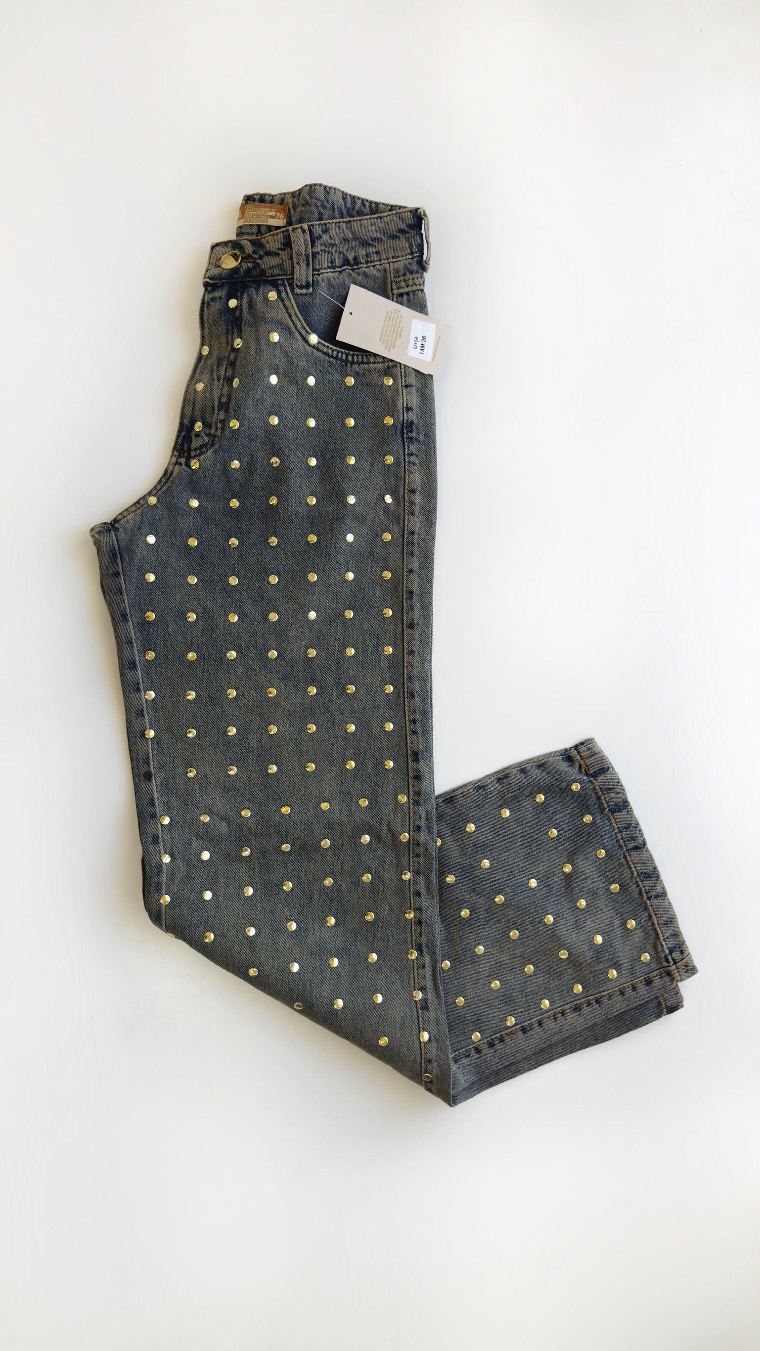 wide leg jeans com aplicações 