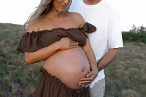 a photo of a pregnant belly