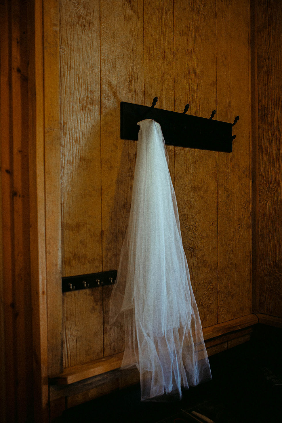 Documentary wedding photography of candid small wedding moments
