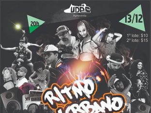 Cartaz de evento musical e de dança, com tema urbano e hip hop. No centro, em destaque, está escrito “Ritmo Urbano” com letras grandes em estilo grafite. Ao redor do texto, há fotos de várias pessoas, incluindo DJs, dançarinos e artistas em poses de dança e performance, tudo em preto e branco, menos alguns efeitos de luz colorida ao fundo.
Na parte superior, aparece “UDES apresenta” logo acima do evento.
À esquerda, dentro de um triângulo verde, está o horário: “20h”.
À direita, dentro de outro triângulo verde, a data: “13/12”.
Abaixo da data há informações sobre preços:
1º lote: $10
2º lote: $15
Na parte inferior central está escrito:
DJs
Show Case
Battle Show
No canto inferior esquerdo, há o logo do estabelecimento onde acontecerá o evento: “BLACKBOX STUDIO PUB”.
Na base, em letras amarelas, está o endereço:
Av. Leitão da Silva, 1379, Gurigica, Vitória.