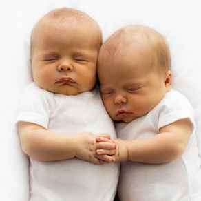 Jumeaux : nos astuces pour un sommeil harmonieux.
