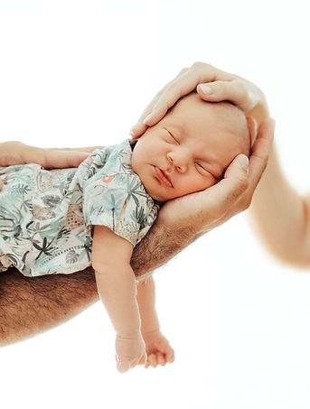 Newborn_Fotostudio_Berlin_PhotographyAnnaMüller_01.jpg