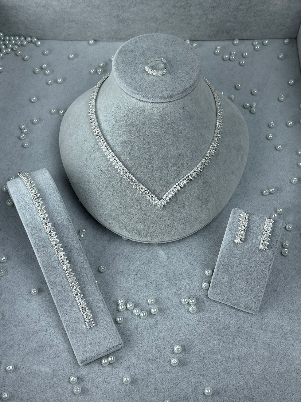 Klasik Kesim Zirkon Taşlı Kolye Takım Seti
