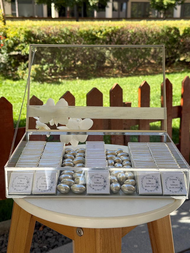 Kişiye Özel Gümüş Detaylı İsteme Çikolatası