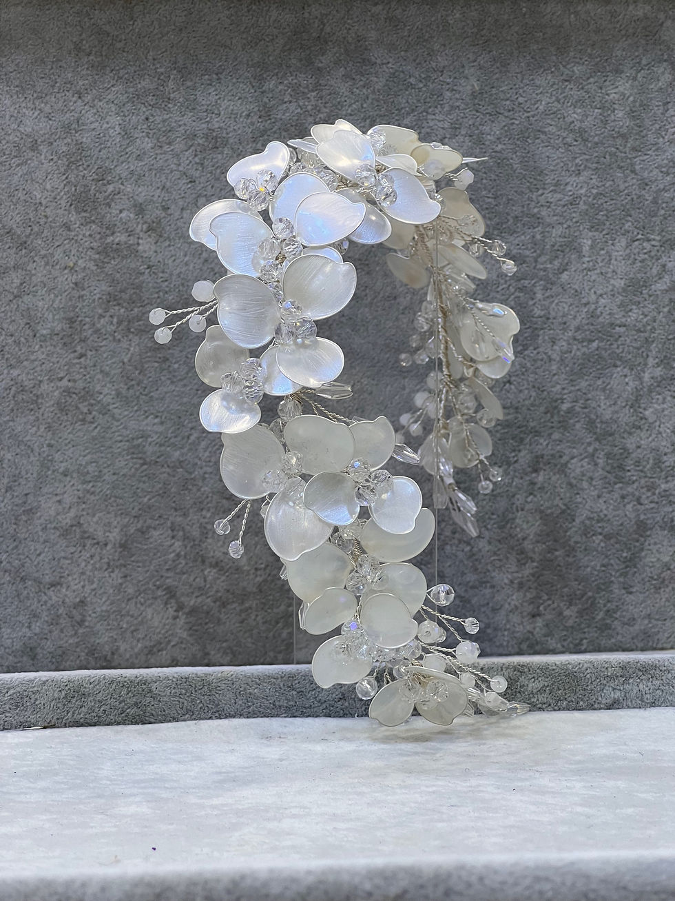 Kristal taşlı sedef çiçekli gelin saç aksesuarı